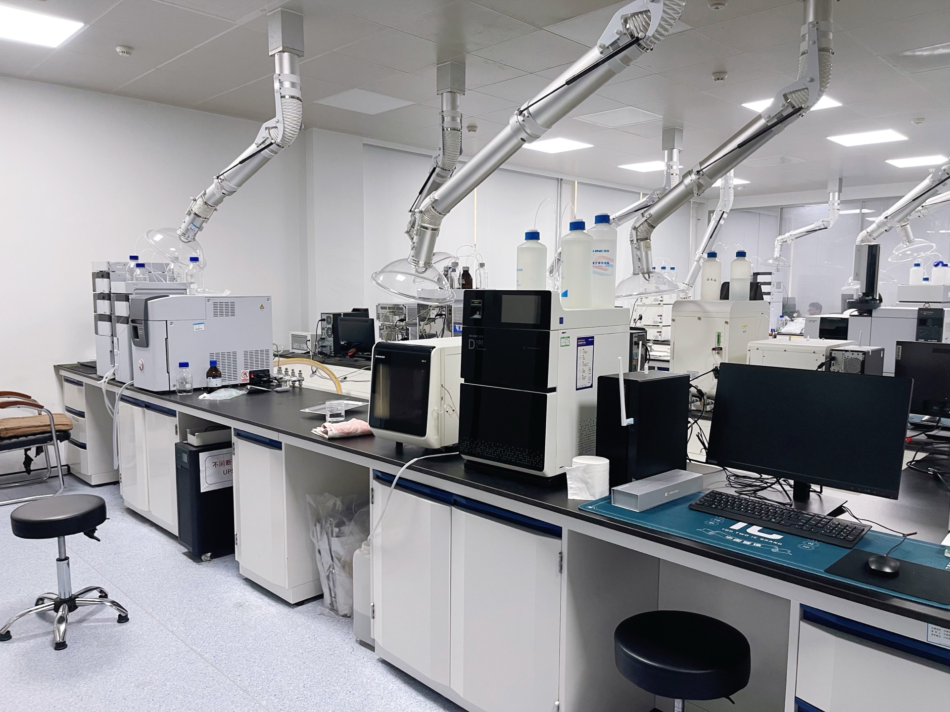 Laboratory equipment and ventilation arms in the research environment